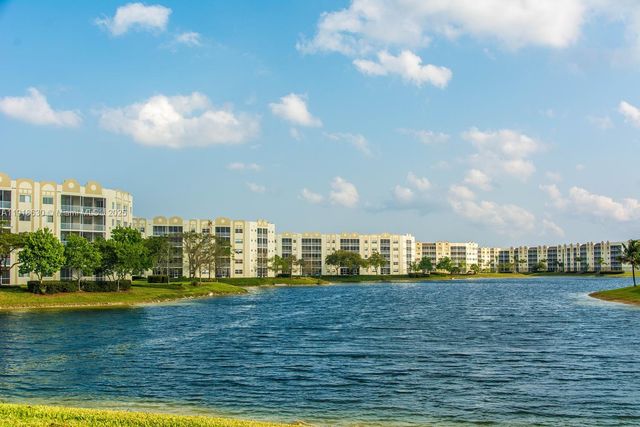 10794 NW 70th St, Doral, FL 33178