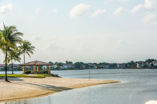 10794 NW 70th St, Doral, FL 33178