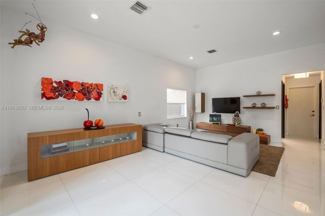 10794 NW 70th St, Doral, FL 33178