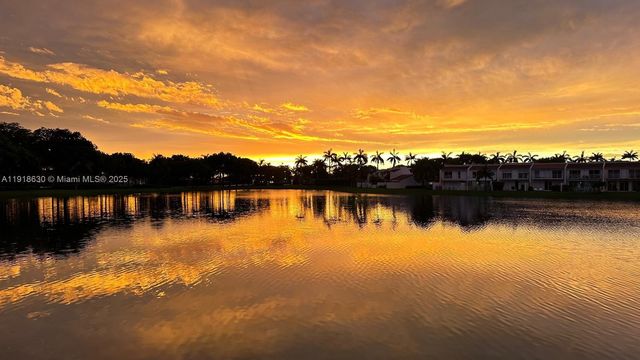 10794 NW 70th St, Doral, FL 33178