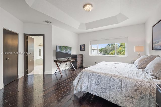 10794 NW 70th St, Doral, FL 33178