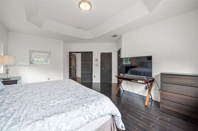 10794 NW 70th St, Doral, FL 33178