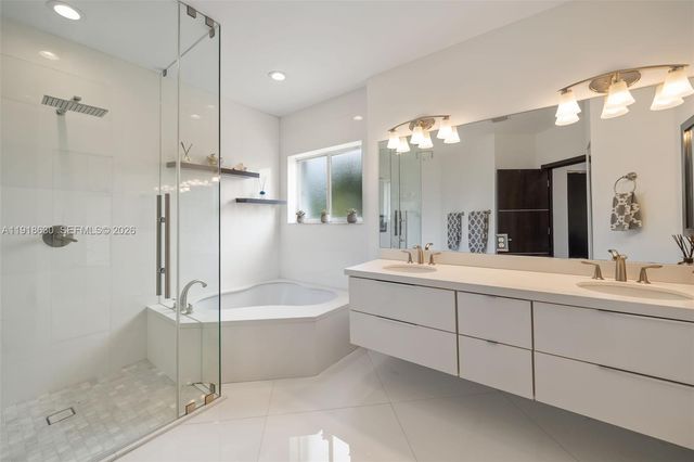 10794 NW 70th St, Doral, FL 33178