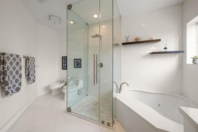 10794 NW 70th St, Doral, FL 33178