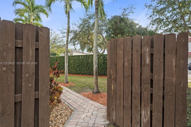 10794 NW 70th St, Doral, FL 33178