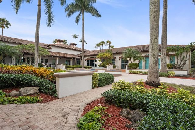 10794 NW 70th St, Doral, FL 33178