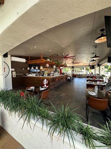 10794 NW 70th St, Doral, FL 33178