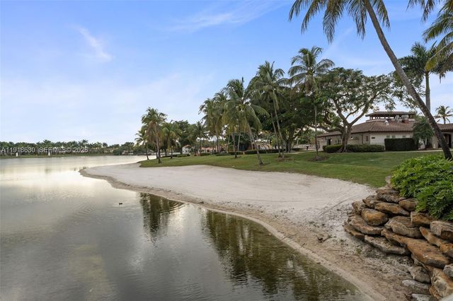 10794 NW 70th St, Doral, FL 33178