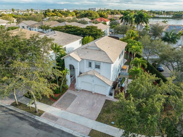 10794 NW 70th St, Doral, FL 33178