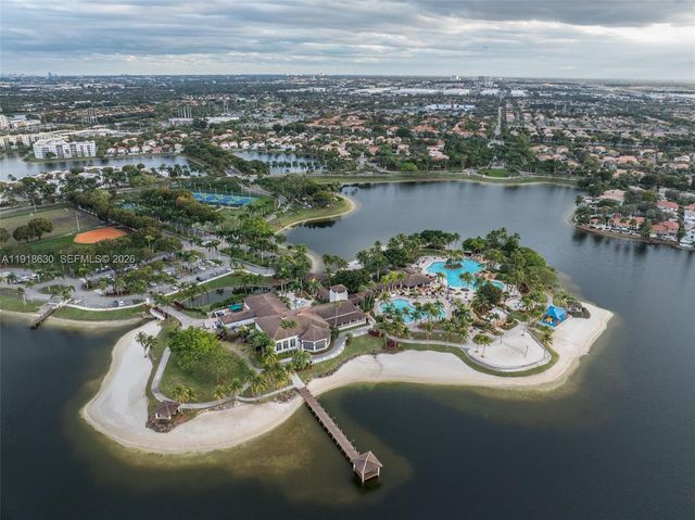 10794 NW 70th St, Doral, FL 33178