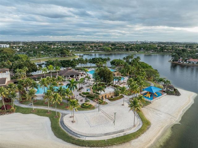 10794 NW 70th St, Doral, FL 33178