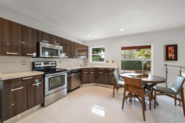 10794 NW 70th St, Doral, FL 33178