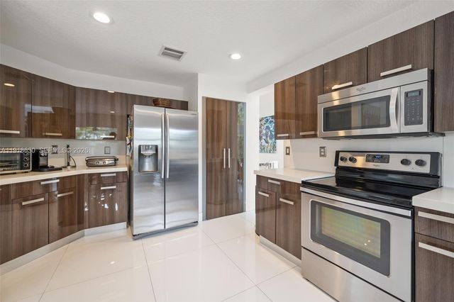 10794 NW 70th St, Doral, FL 33178