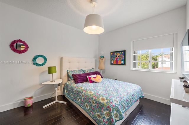 10794 NW 70th St, Doral, FL 33178