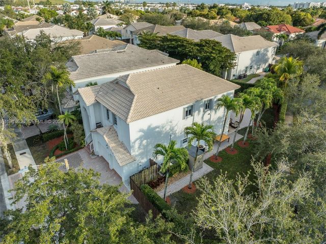 10794 NW 70th St, Doral, FL 33178