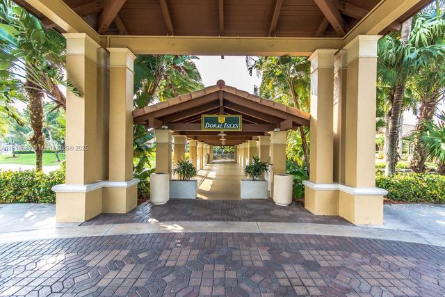 10794 NW 70th St, Doral, FL 33178