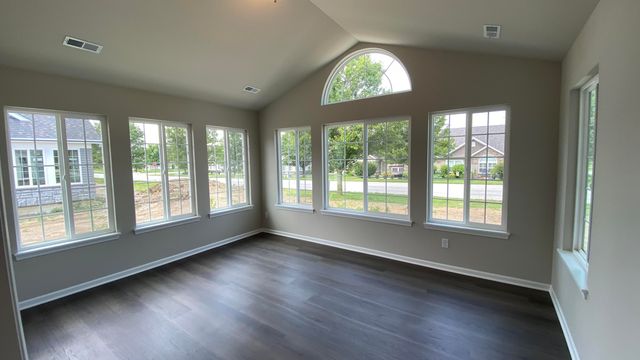 5600 Fountain Circle, Winfield, IN 46307