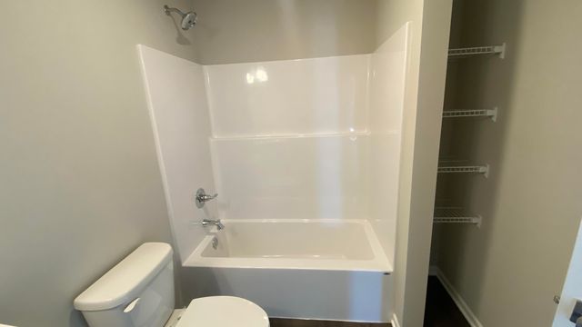 5600 Fountain Circle, Winfield, IN 46307