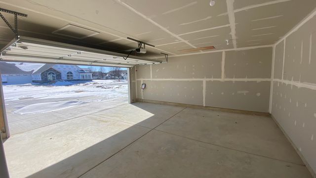 5600 Fountain Circle, Winfield, IN 46307