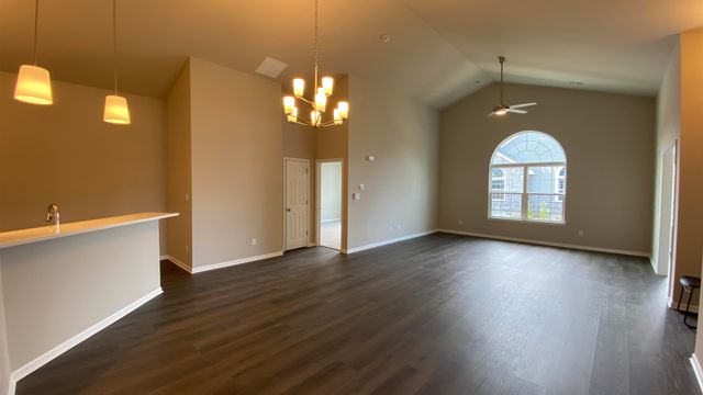 5600 Fountain Circle, Winfield, IN 46307