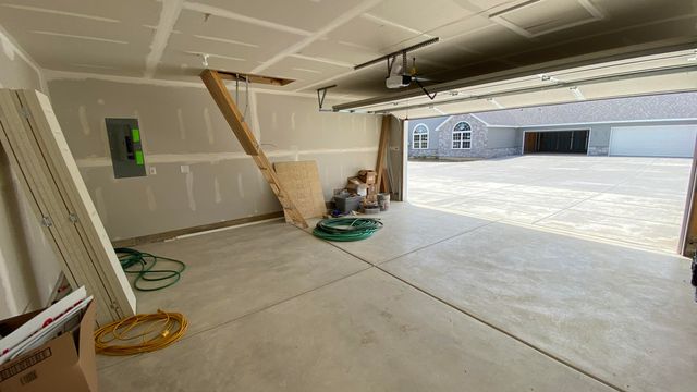 5600 Fountain Circle, Winfield, IN 46307