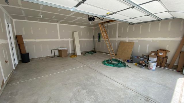 5600 Fountain Circle, Winfield, IN 46307