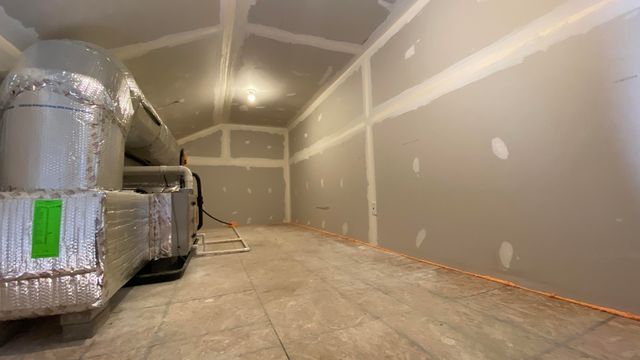 5600 Fountain Circle, Winfield, IN 46307