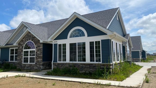 5600 Fountain Circle, Winfield, IN 46307
