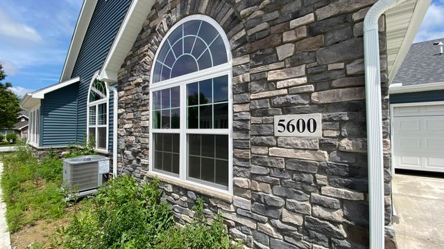 5600 Fountain Circle, Winfield, IN 46307