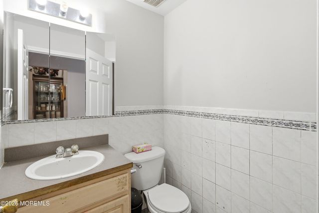 21 Kingsfield Drive, Lakewood, NJ 08701