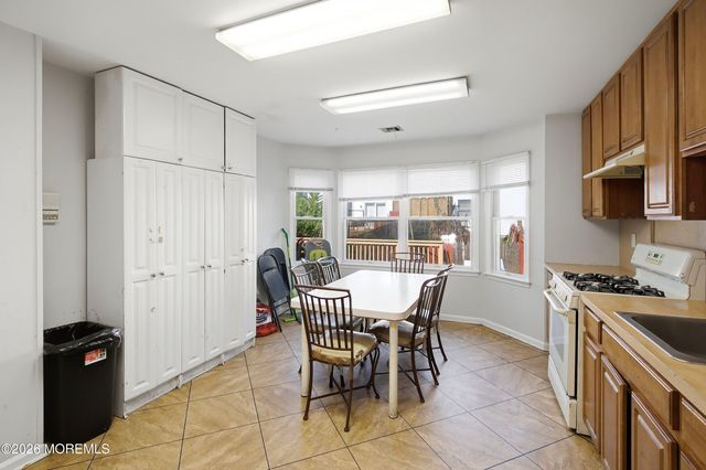 21 Kingsfield Drive, Lakewood, NJ 08701