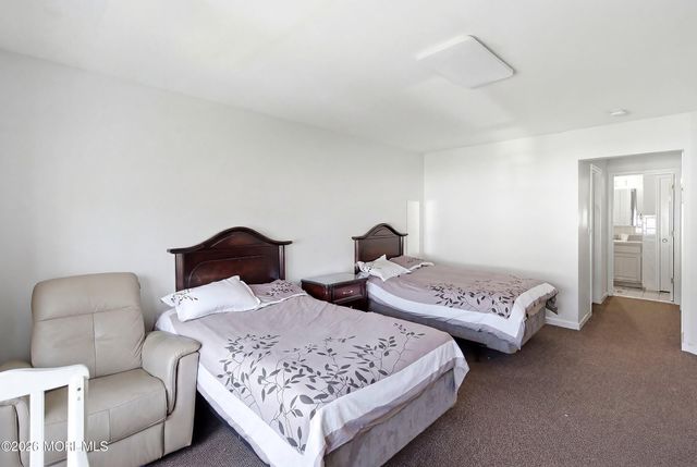 21 Kingsfield Drive, Lakewood, NJ 08701
