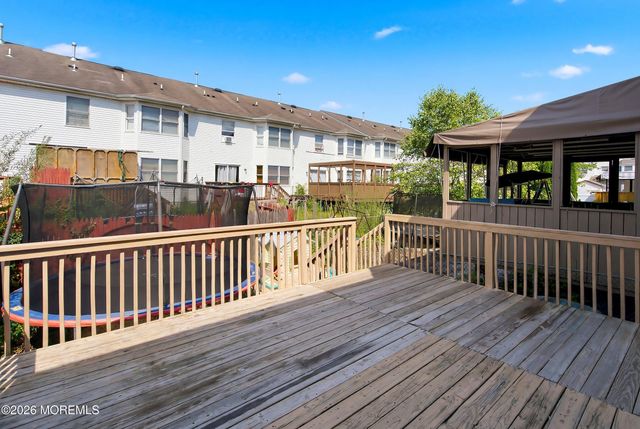 21 Kingsfield Drive, Lakewood, NJ 08701