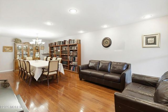 21 Kingsfield Drive, Lakewood, NJ 08701