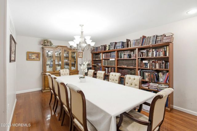 21 Kingsfield Drive, Lakewood, NJ 08701
