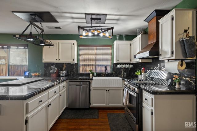 9601 Lanneau Court, Bakersfield, CA 93311