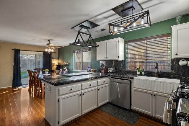 9601 Lanneau Court, Bakersfield, CA 93311