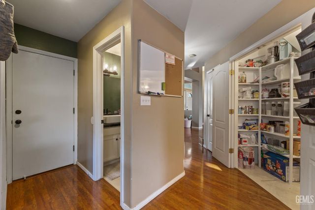 9601 Lanneau Court, Bakersfield, CA 93311