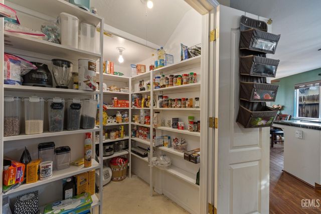 9601 Lanneau Court, Bakersfield, CA 93311