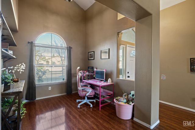 9601 Lanneau Court, Bakersfield, CA 93311