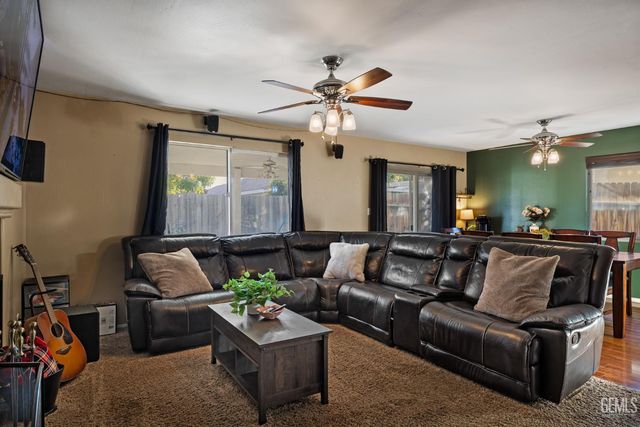 9601 Lanneau Court, Bakersfield, CA 93311