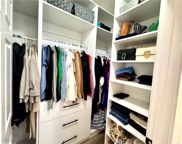 9470 Peace Way 223, Las Vegas, NV 89147