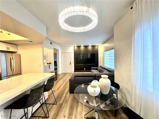 9470 Peace Way 223, Las Vegas, NV 89147