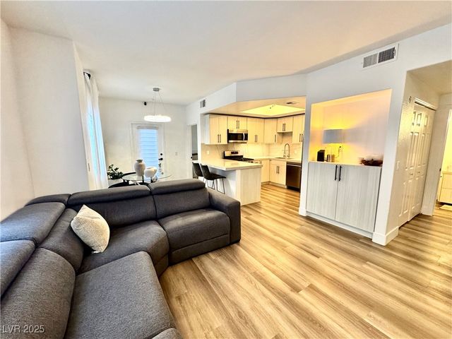 9470 Peace Way 223, Las Vegas, NV 89147