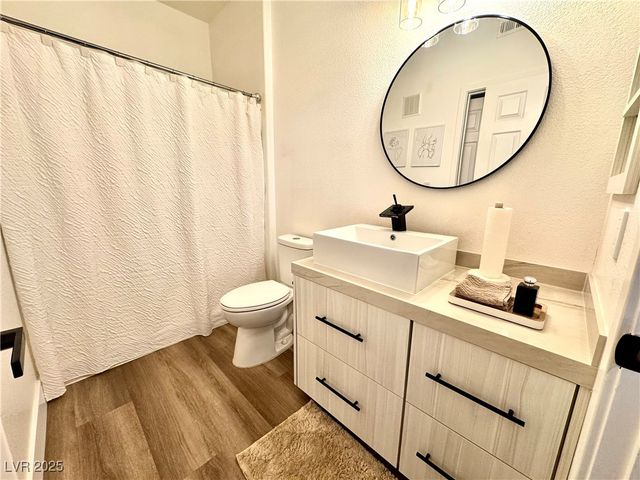 9470 Peace Way 223, Las Vegas, NV 89147