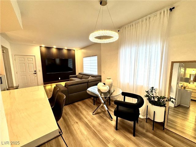 9470 Peace Way 223, Las Vegas, NV 89147