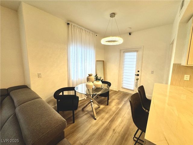 9470 Peace Way 223, Las Vegas, NV 89147