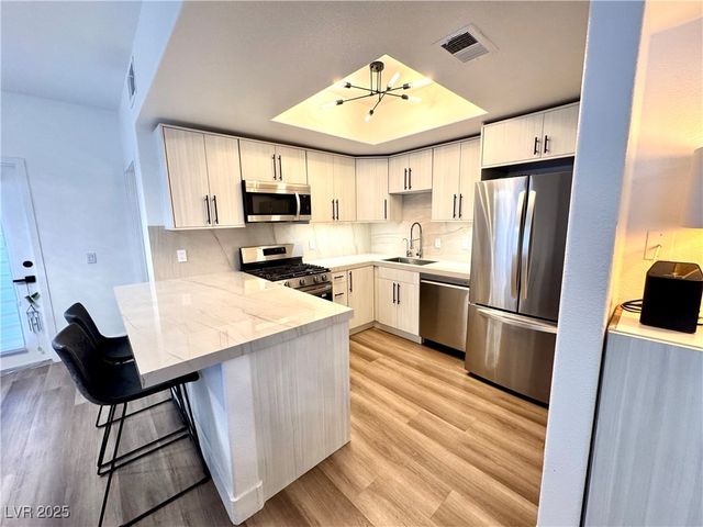 9470 Peace Way 223, Las Vegas, NV 89147