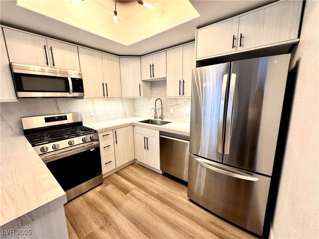 9470 Peace Way 223, Las Vegas, NV 89147