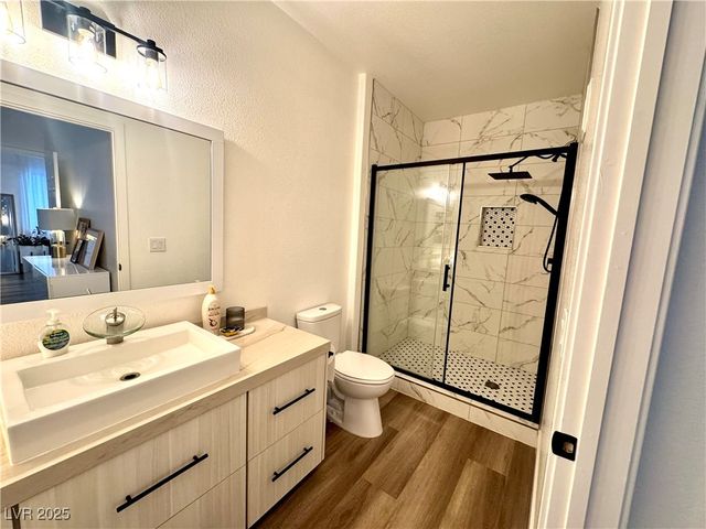 9470 Peace Way 223, Las Vegas, NV 89147